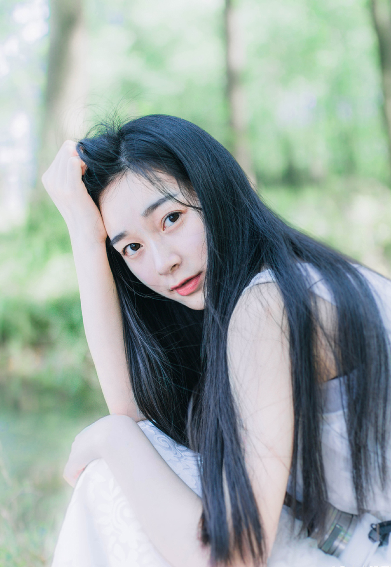 就在曹营一片忙碌着开始在曹操的调度下开始构建新的防御体系的同时，距离荥阳百多里之外的嵩山之上，一支曹军带着曹操的命令前来迎回王印。